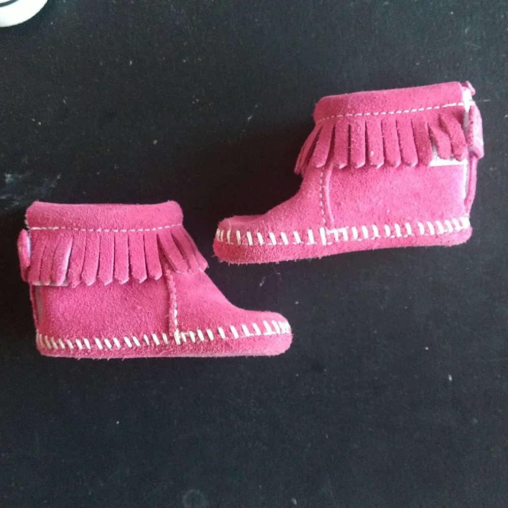 Minnetonka pink suede natural leather baby moccasins